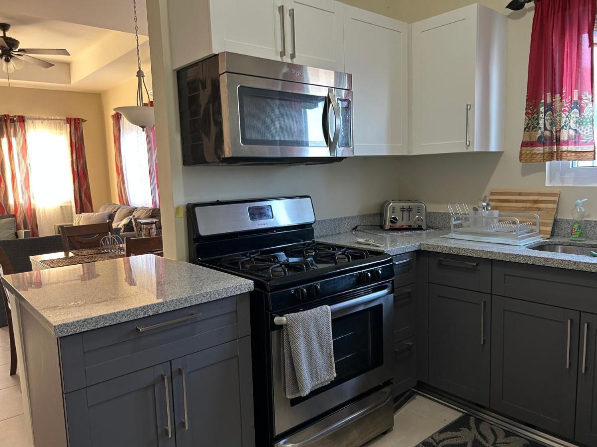 Seamist Villa @Oceanpointe Lucea Comfy 2Br W/Pool Gym & Parking 외부 사진