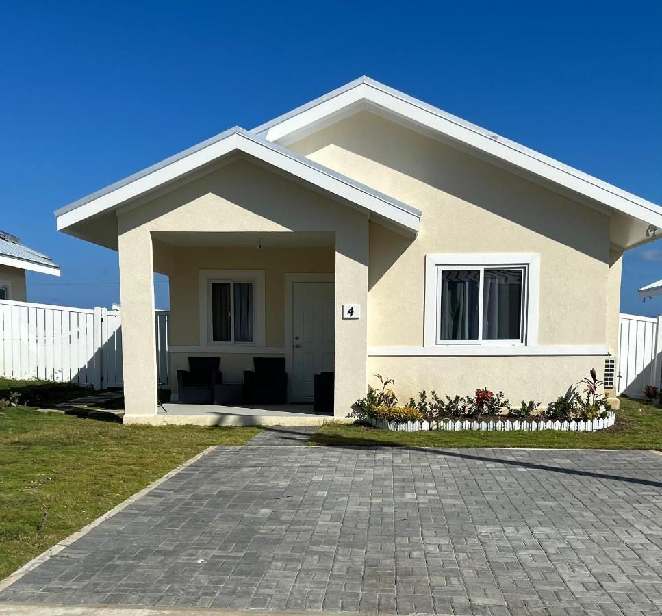 Seamist Villa @Oceanpointe Lucea Comfy 2Br W/Pool Gym & Parking 외부 사진