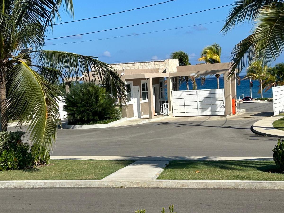 Seamist Villa @Oceanpointe Lucea Comfy 2Br W/Pool Gym & Parking 외부 사진