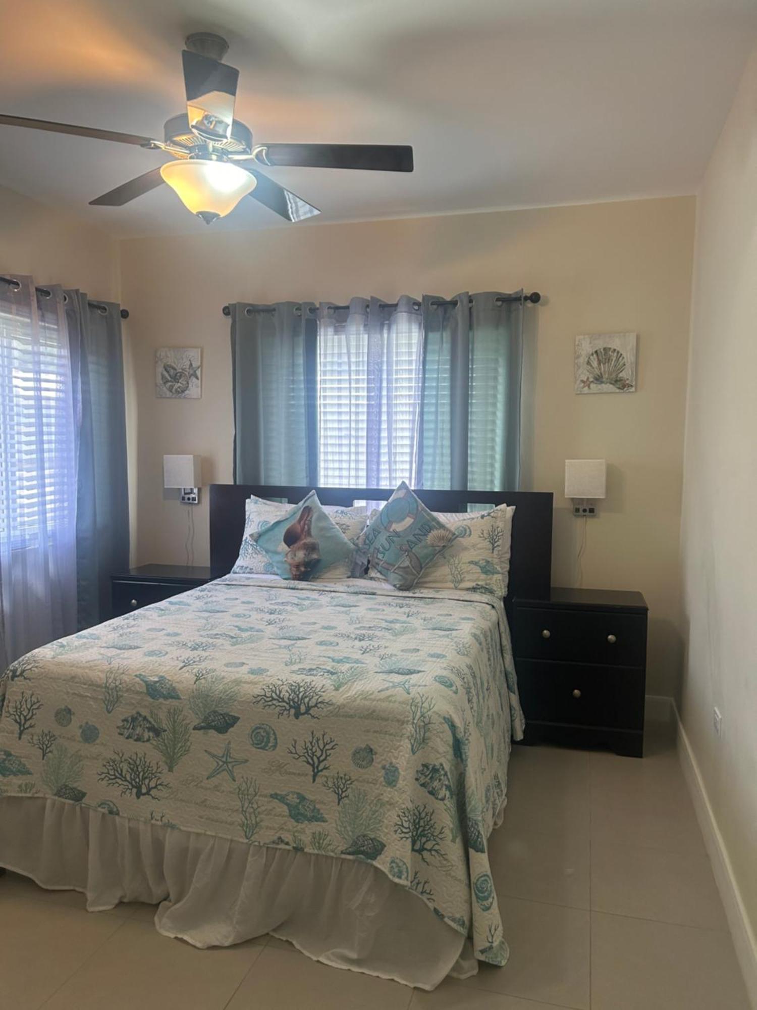 Seamist Villa @Oceanpointe Lucea Comfy 2Br W/Pool Gym & Parking 외부 사진